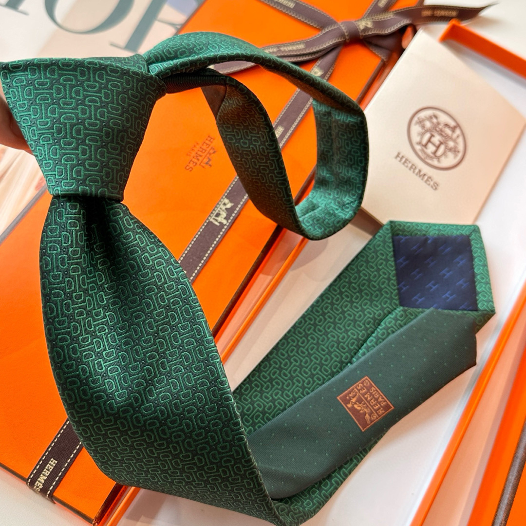 特 领带新款出货啦‼️‼️爱马仕男士新款领带系列👔👔，让男士可以充分展示自己个性。100%顶级斜纹真丝手