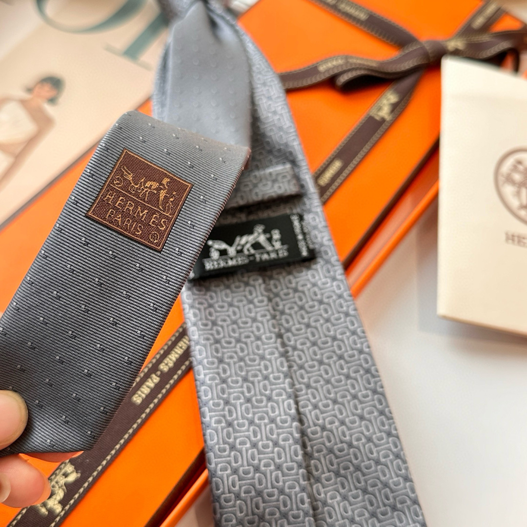 特 领带新款出货啦‼️‼️爱马仕男士新款领带系列👔👔，让男士可以充分展示自己个性。100%顶级斜纹真丝手