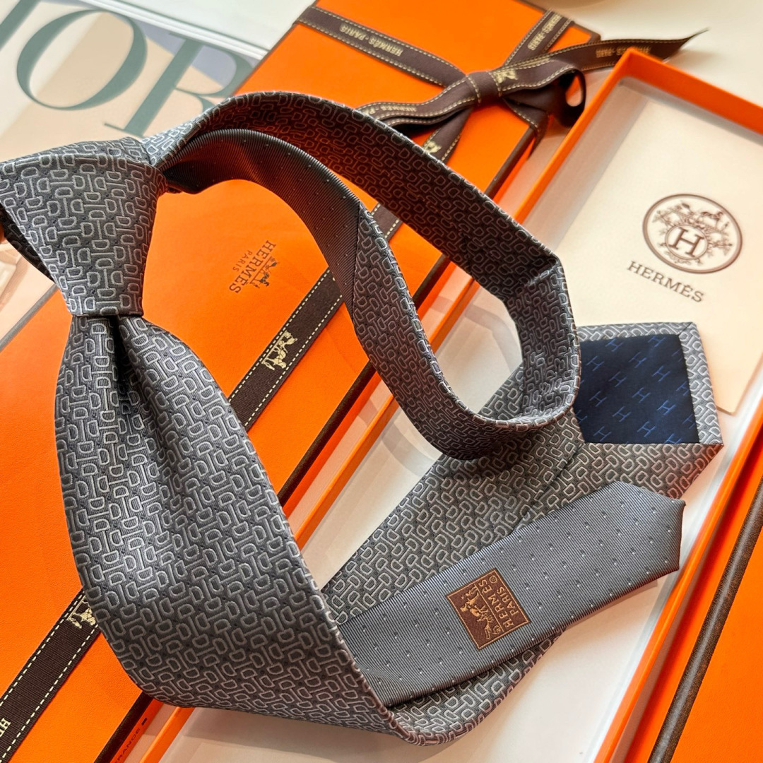 特 领带新款出货啦‼️‼️爱马仕男士新款领带系列👔👔，让男士可以充分展示自己个性。100%顶级斜纹真丝手