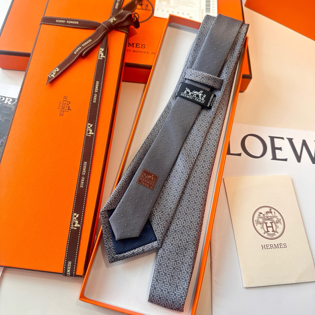 特 领带新款出货啦‼️‼️爱马仕男士新款领带系列👔👔，让男士可以充分展示自己个性。100%顶级斜纹真丝手