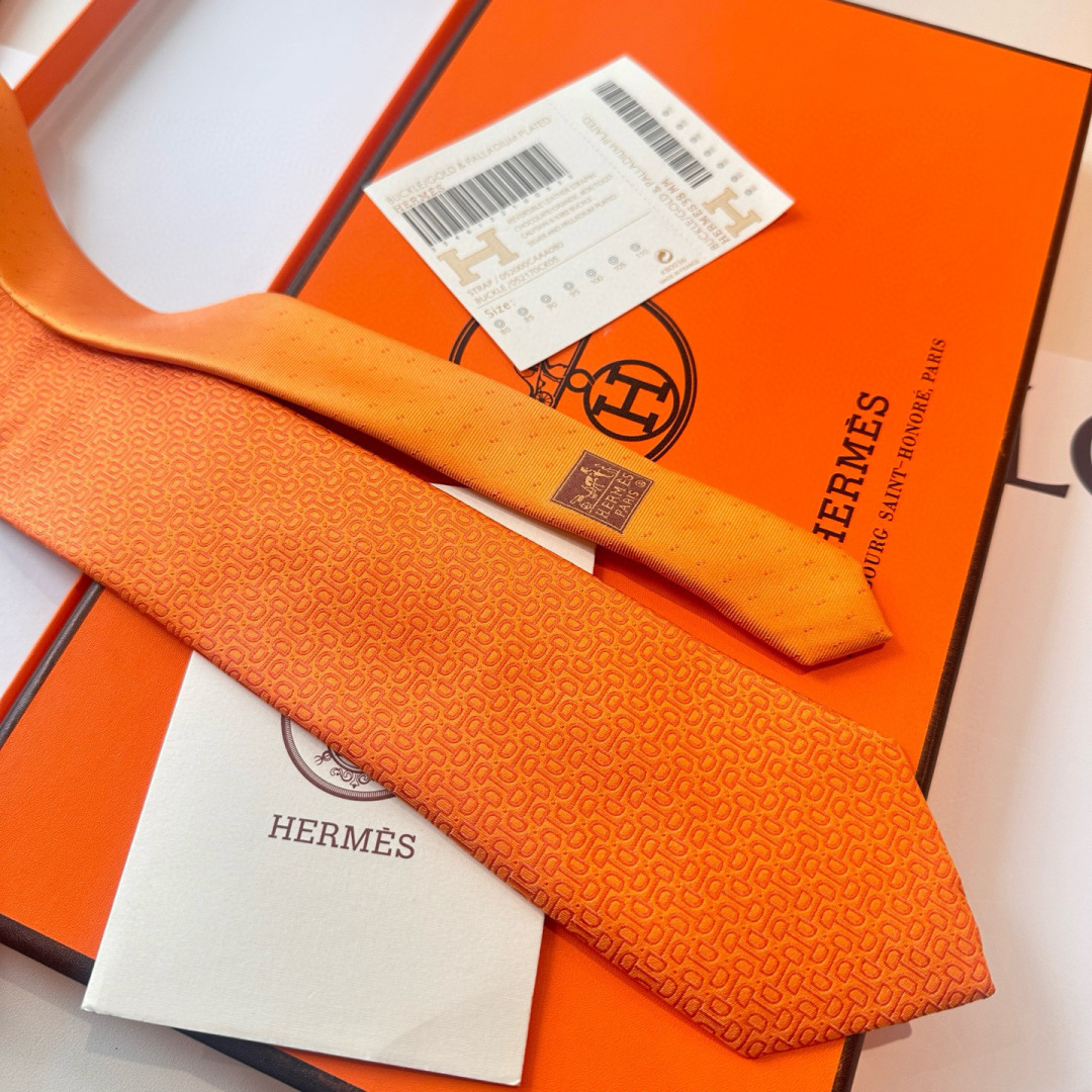 特 领带新款出货啦‼️‼️爱马仕男士新款领带系列👔👔，让男士可以充分展示自己个性。100%顶级斜纹真丝手
