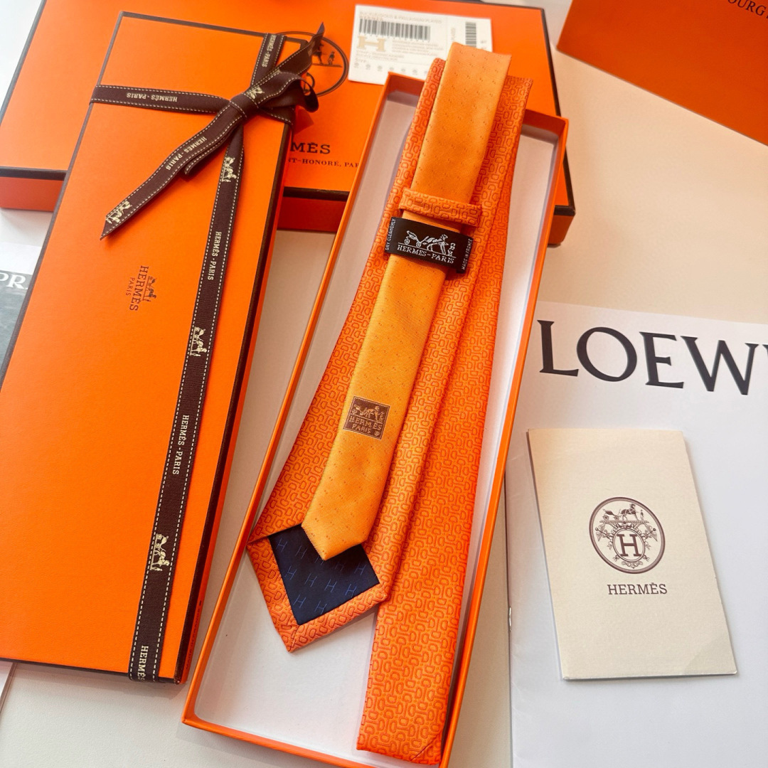 特 领带新款出货啦‼️‼️爱马仕男士新款领带系列👔👔，让男士可以充分展示自己个性。100%顶级斜纹真丝手