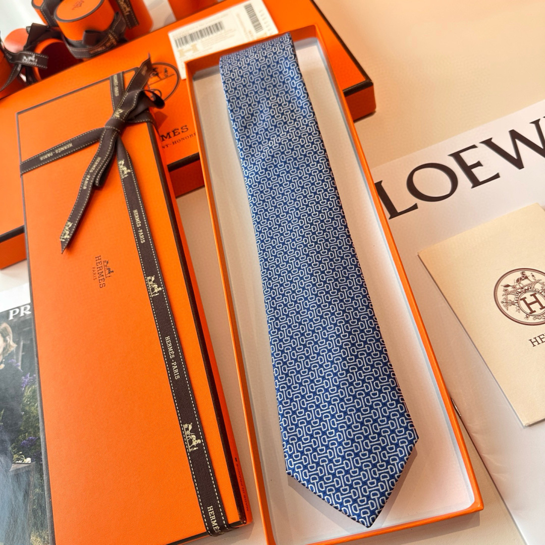 特 领带新款出货啦‼️‼️爱马仕男士新款领带系列👔👔，让男士可以充分展示自己个性。100%顶级斜纹真丝手