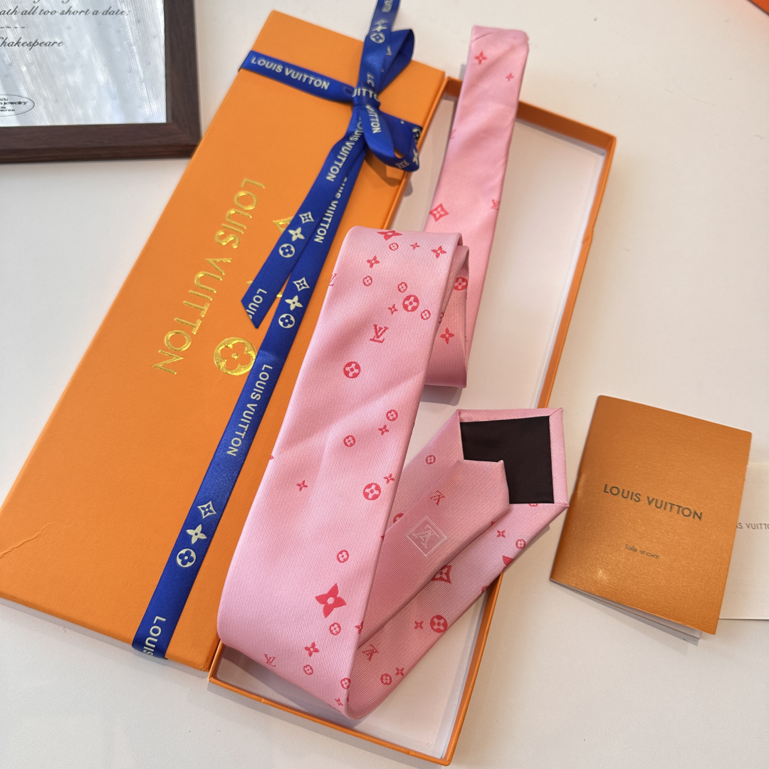特 路易威登经典领带👔男士必备单品超时尚！高端品质 版型面料都达到品牌标准，，难得的好款，不挑人，上身效