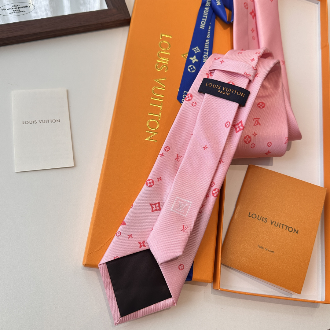 特 路易威登经典领带👔男士必备单品超时尚！高端品质 版型面料都达到品牌标准，，难得的好款，不挑人，上身效