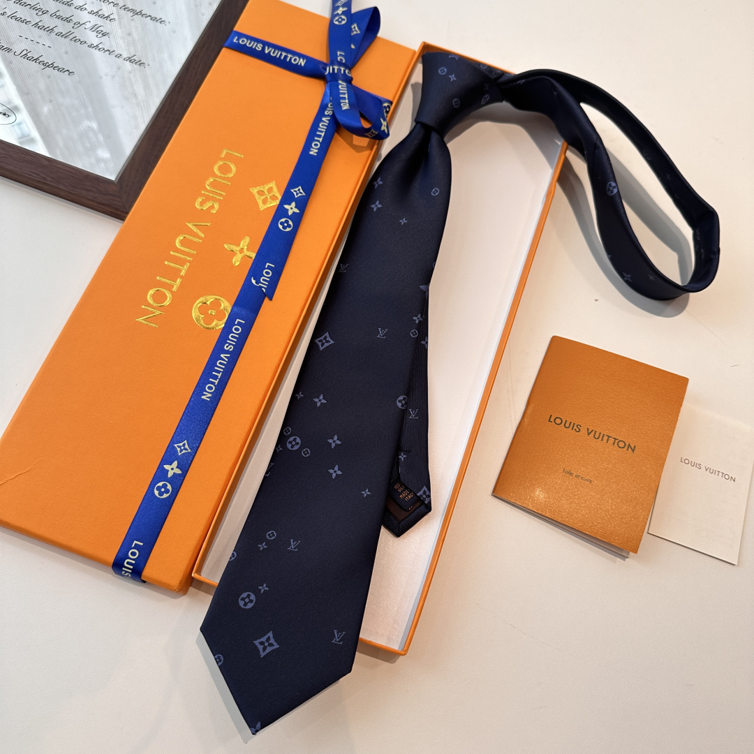 特 路易威登经典领带👔男士必备单品超时尚！高端品质 版型面料都达到品牌标准，，难得的好款，不挑人，上身效