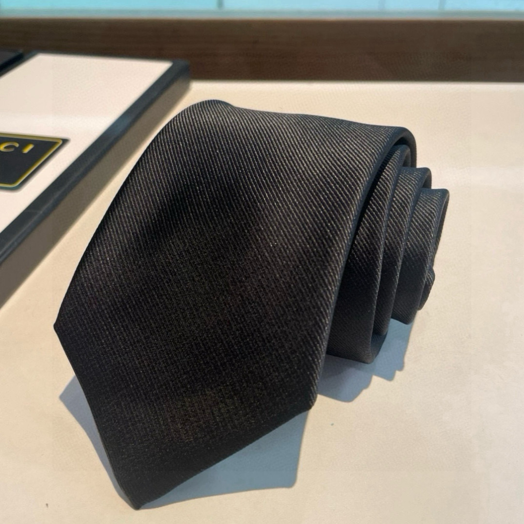 G家男士领带系列👔👔，稀有采用经典主题动物绣花展现精湛手工与时尚优雅的理想选择，这款领带将标志性完美的结