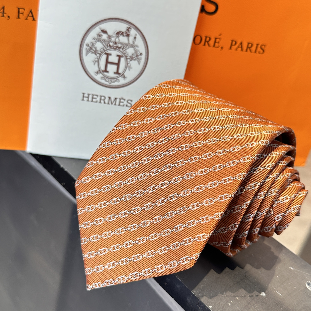 特 爱马仕最新款领带 “抛锚起航”领带手工缝制重磅真丝领带（100%桑蚕丝）。爱马仕领带是每位男士衣橱中