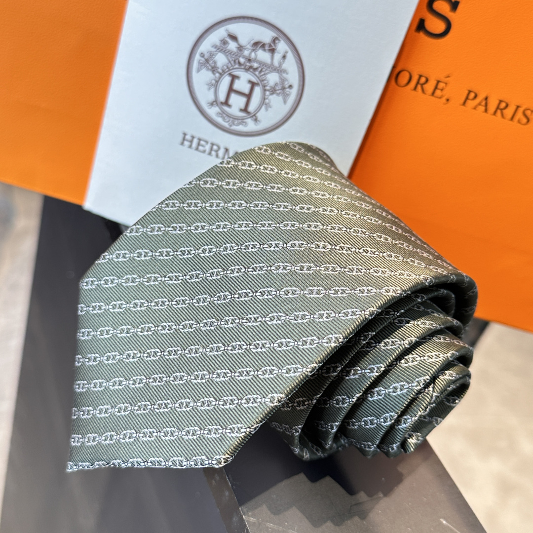 特 爱马仕最新款领带 “抛锚起航”领带手工缝制重磅真丝领带（100%桑蚕丝）。爱马仕领带是每位男士衣橱中