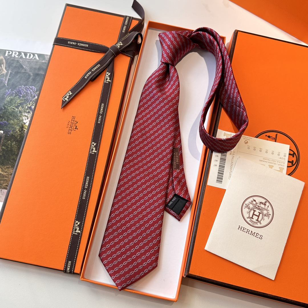 特 爱马仕最新款领带 “抛锚起航”领带手工缝制重磅真丝领带（100%桑蚕丝）。爱马仕领带是每位男士衣橱中