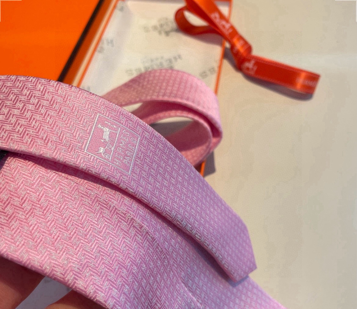 👨‍⚖👨‍✈男士新款领带系列👔👔，稀有H家每年都有一千条不同印花的领带面世，从最初的多以几何图案表现骑术