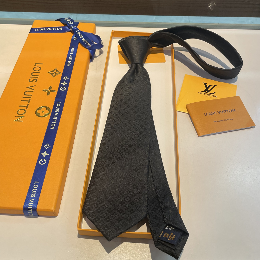 🌾 LV字母渐变领带 ，路易威登经典领带👔男士必备单品超时尚！高端品质 版型面料都达到品牌标准，，难得的