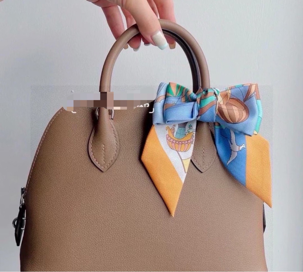 NO:772372,New silk scarf from H family, dream of soaring into the sky, Hermès new Twilly, made of top-grade twill silk, ultra-fine printing, very clear writing, size 5X86cm, twill silk double-layered double-sided scarf, streamers, hair bundles, hermes, real silk19860909H家丝巾上新,翱翔天际之梦,爱马仕新款Twilly,顶级斜纹真丝打造 超精细的印花 字迹非常清晰 规格5X86cm,斜纹真丝双层双面丝巾,飘带，发束,hermes,real silk,accessory