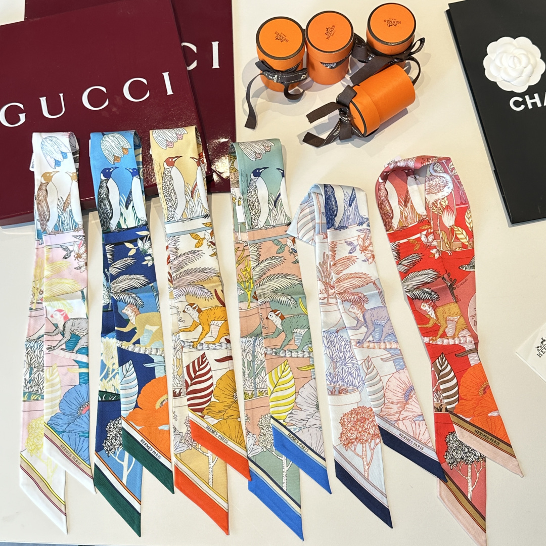 NO:772379,Hermes' new Twilly, (precious paradise) made of top-grade twill silk, ultra-fine printing, very clear writing, specifications 5X86cm, twill silk double-layered double-sided] scarves, streamers, hair bundles, hermes, real silk19860909爱马仕新款Twilly,(珍贵天堂)顶级斜纹真丝打造 超精细的印花 字迹非常清晰 规格5X86cm,斜纹真丝双层双面】丝巾,飘带，发束,hermes,real silk,accessory