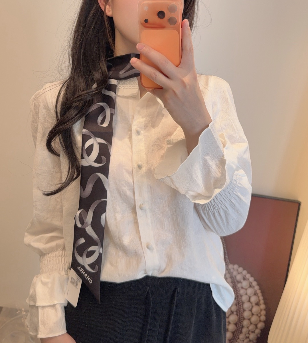 NO:772418,The latest Xiaohongshu, the same style at the counter!  Chanel headband/ribbon style!  Can be used as a small scarf, tied to hair, tied to a handbag, tied to the wrist for decoration!  Multifunctional, whatever you want to match!  Double-sided twill silk!  Specification 6*120!  scarves, ribbons, hair bundles, chanel, real silk19860909最新小红书 专柜同款！香奈儿束发带/飘带款！可当小围巾,绑头发,绑手袋,绑在手腕装饰！多功能随便你搭配！双面斜纹真丝！规格6*120！丝巾,飘带，发束,chanel,real silk,accessory