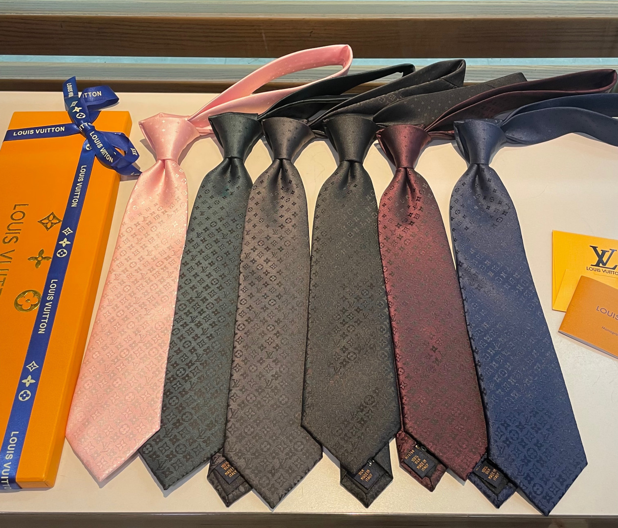 Men's Tie Style Grey Tie Lookbook Reference image 1