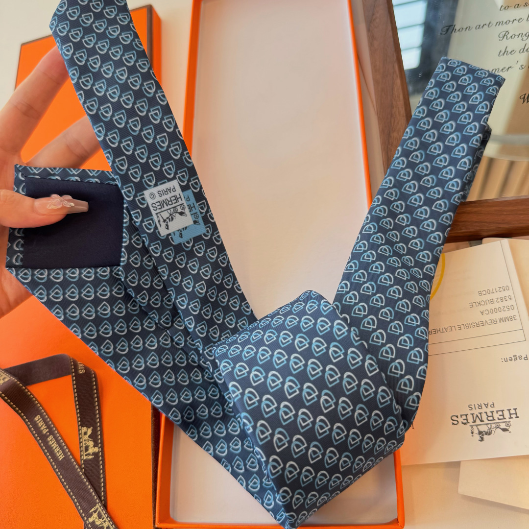 Men's Tie Style Beige Tie Other Tie detail image 8 from source 778708