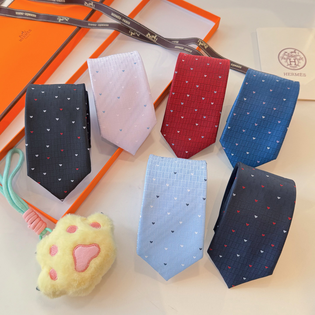 NO:854844,Special Hermès men's new tie series, rare H. Each year, a thousand ties with different prints are released. From the original geometric patterns to express equestrian activities, now the styles are much richer, with lively animals or daily life objects as themes, allowing men to fully display their personality. Top-quality twill silk handmade custom ties, ties, hermes, real silk, ties19860909特 爱马仕男士新款领带系列,稀有H家每年都有一千条不同印花的领带面世,从最初的多以几何图案表现骑术活动为主,到如今的款式则丰富得多,以活泼的动物或日常生活 事物为主题,让男士可以充分展示自己个性.顶级斜纹真丝手工定制领带,领带,hermes,real silk,ties,accessory