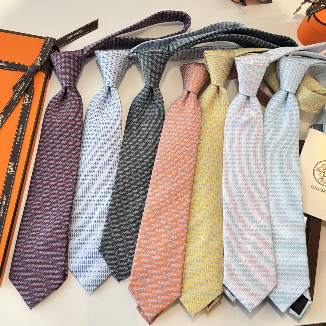 NO:854867,Special Hermès men's new tie series, rare H. Each year, a thousand ties with different prints are released. From the original geometric patterns to express equestrian activities, now the styles are much richer, with lively animals or daily life objects as themes, allowing men to fully display their personality. Top-quality twill silk handmade custom ties, ties, hermes, real silk, ties19860909特 爱马仕男士新款领带系列,稀有H家每年都有一千条不同印花的领带面世,从最初的多以几何图案表现骑术活动为主,到如今的款式则丰富得多,以活泼的动物或日常生活 事物为主题,让男士可以充分展示自己个性.顶级斜纹真丝手工定制领带,领带,hermes,real silk,ties,accessory