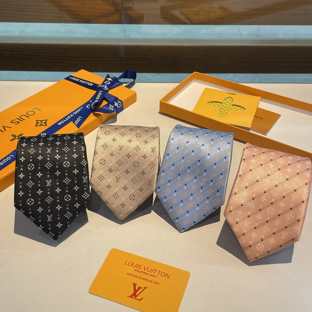 NO:854808,The special counter features exquisite small logo jacquards and low-key luxurious colors. This tie interprets Louis Vuitton's iconic Damier pattern in the same tone to make it more elegant. It allows men to fully display their personality. Top-quality jacquard silk handmade custom ties, ties, louis vuitton, real silk, ties19860909特专柜同歩精致的小Logo提花,低调奢华大气的配色,这款领带将Lv标志性的Damier图案以同色调手法演绎的更显雅致风范.让男士可以充分展示自己个性.顶级提花真丝手工定制领带,领带,louis vuitton,real silk,ties,accessory
