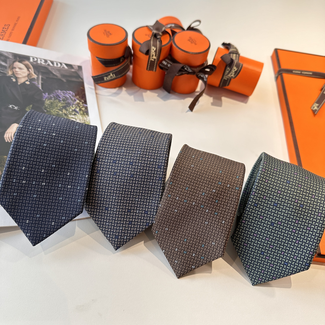 NO:881593,Special The Hermès tie is an indispensable item in every man's wardrobe and the origin of a story. There is only one rule to enjoy wearing it!  Hermès craftsmen in Lyon, France have been making these ties since 1949. Made in France. Designer Philippe Mouquet Width 7cm Tie,tie,hermes,PHILIPP PLEIN,ties19860909特 爱马仕领带是每位男士的衣橱中不可或缺的单品,也是一段故事的起源.仅有一条规则享受佩戴它的乐趣！ 自1949年以来,爱马仕在法国里昂的工匠一直在制作这些领带. 法国制造. 设计师菲利普·穆盖（Philippe Mouquet） 宽度7厘米领带,领带,hermes,PHILIPP PLEIN,ties,accessory