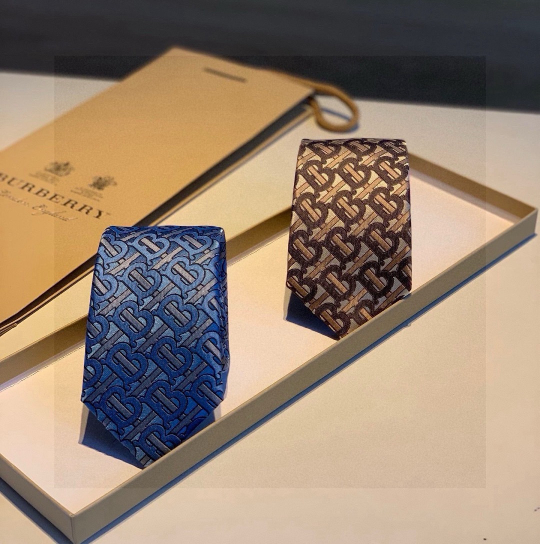 NO:881643,This is amazing. It will be sold in the counter soon. It is really beautiful in person. Burberry Men's hot-selling TB logo tie is a rare and ideal choice to show exquisite craftsmanship and fashionable elegance. This silk tie is made of the most iconic TB letters of the B family. It is interpreted in the same tone to make it more elegant. It allows men to fully show their personality. Top-quality jacquard silk handmade custom ties, ties, burberry, real silk, ties19860909这款绝了,专柜即将售磬 实物真的很美,巴宝莉男士博柏利爆款TB标志领带,稀有展现精湛手工与时尚优雅的理想选择,这款采用B家最具标志性的TB字母制成的丝质领带,以同色调手法演绎的更显雅致风范.让男士可以充分展示自己个性.顶级提花真丝手工定制领带,领带,burberry,real silk,ties,accessory