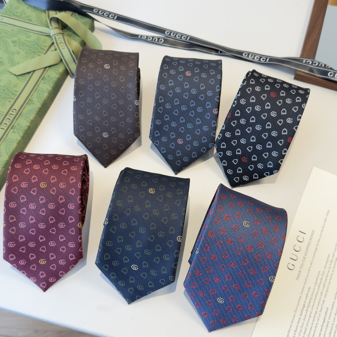 NO:881638,Specially G’s counter new model [GG logo printed tie] men’s tie, a rare use of classic small G LOGO jacquard to show exquisite craftsmanship and fashionable elegance. This tie perfectly combines the iconic, and is more elegant with fashionable matching techniques. It allows men to fully display their personality. Top-quality jacquard silk hand-made custom ties, ties, gucci, real silk, ties19860909特 G家专柜新款【GG标识印花领带】男士领带,稀有采用经典小G LOGO提花展现精湛手工与时尚优雅的理想选择,这款领带将标志性完美的结合,以时尚搭配手法演绎的更显雅致风范.让男士可以充分展示自己个性.顶级提花真丝手工定制领带,领带,gucci,real silk,ties,accessory