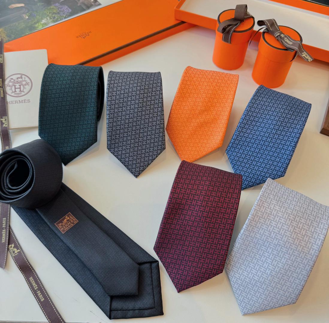 NO:881640,Hermes H letter men's new tie series allows men to fully display their personality. Top-quality twill silk hand-customized ties, ties, hermes, real silk, ties19860909爱马仕H字母男士新款领带系列,让男士可以充分展示自己个性.顶级斜纹真丝手工定制领带,领带,hermes,real silk,ties,accessory