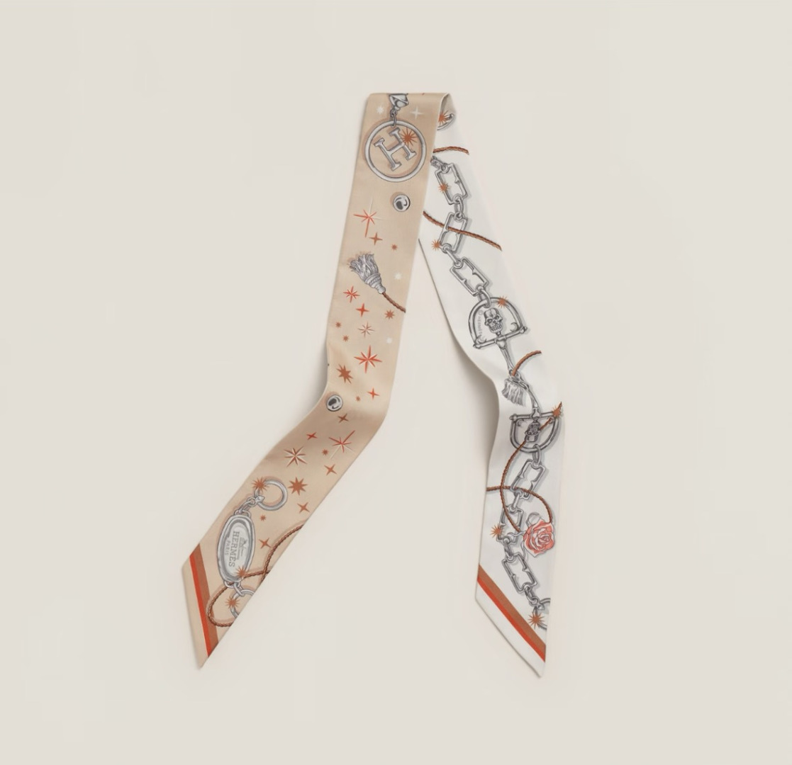 NO:895956,'It's Party Time' heavyweight silk twill, Hermès headband, double-sided and double style!  Made of top-grade twill silk. The ultra-fine printing is very clear. It is definitely the first choice for gifts. The ribbon can be wrapped around the neck, wrists, and waist. It can also be matched with your favorite bag to give your bag a brand new look. [Specification: 519860909“派对时间到”重磅真丝斜纹绸,爱马仕束发带 双面双款！顶级斜纹真丝打造 超精细的印花非常清晰 绝对是送礼自用的首选丝带既可绕于颈间,亦可缠于腕部、腰部,同样也可以搭配在心爱的包包上,让你的包包焕然一新【规格5X86cm,斜纹真丝双层双面】丝巾,飘带,飘带，发束,hermes,real silk,accessory