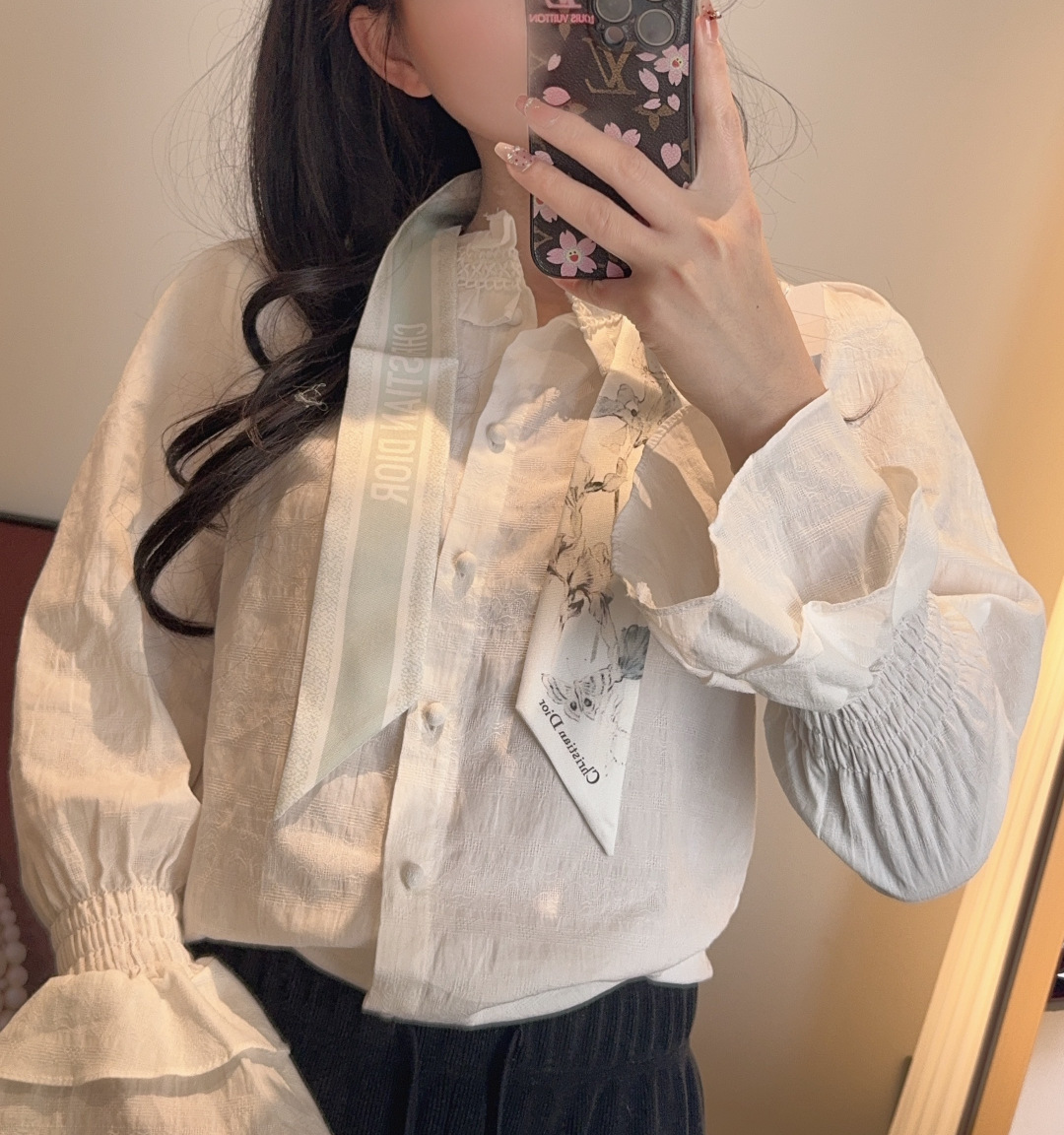 NO:895962,Dior Dior Flower's latest double-layer headband. It really looks better and better and can be used in many ways. It looks good no matter how you match it. Super soft 6100 top imported double-layer silk ribbon scarf, ribbon, streamer, hair bundle, dior, dior, real silk19860909迪奥Dior花卉最新双层束发带.真心的越看越好看而且多way用法,随便怎么搭配都好有腔调.超级柔软6100顶级进口双层真丝小飘带丝巾,飘带,飘带，发束,dior,dior,real silk,accessory