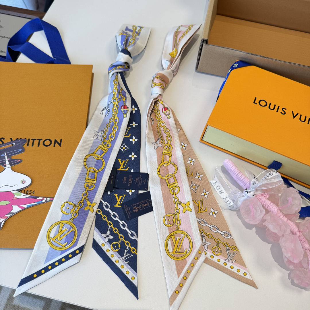 NO:921348,High-quality silk, 18mm heavy twill material, long silk scarf twill headband x5cm, a magical headband for tying bags and hair ♀ as a bracelet ♀ Whether it is paired with a summer skirt or a winter sweater coat, etc. Whether it is an Internet celebrity live broadcast or a Douyin street photo, this headband is everywhere  Some people actually say that if a woman doesn’t have a hair tie that suits her, she has nothing to do with fashion trends... So have you found your hair tie? Scarves, ribbons, hair bundles, skirts, sweaters, real silk19860909高品质 真丝 18姆米重磅斜纹材质, 长条丝巾twill束发带 x5cm 一条神奇的束发带 绑包包,绑头发 ♀当手环 ♀无论是搭配夏天的裙子还是冬季的毛衣大衣等 无论是网红直播还是抖音街拍,这款束发带都无处不在 竟有人说如果一个女人没有一条适合自己的束发带就与时尚潮流都完全无关了……那么你找到属于你的束发带了吗……丝巾,飘带，发束,skirts,sweaters,real silk,accessory