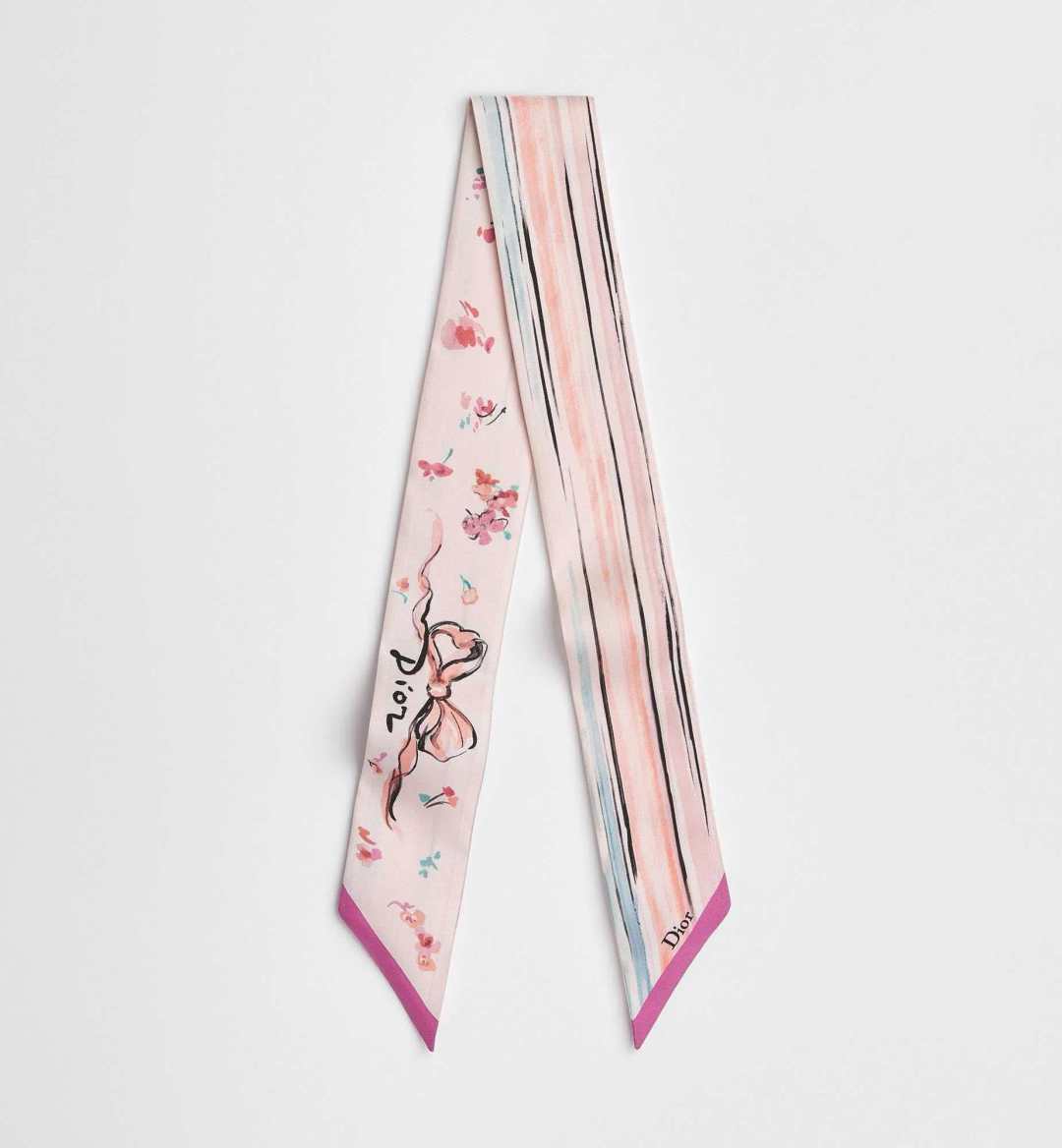 NO:921362,Dior red floral silk scarf is made of high-quality silk, which is smooth and delicate to the touch and full of luster. The white background is paired with red flowers and brand logo, creating a French elegant atmosphere!  Moderate size, can be used as a scarf, headband or bag decoration, easily improving the sophistication of the style. 6100 silk scarves, ribbons, hair bundles, dior19860909Dior红色花卉丝巾,采用高品质丝绸,触感柔滑细腻,光泽感满满.白色底色搭配红色花卉和品牌标志,法式优雅氛围拉满！尺寸适中,可做颈巾、发带或包包装饰,轻松提升造型精致度.6100丝巾,飘带，发束,dior,accessory