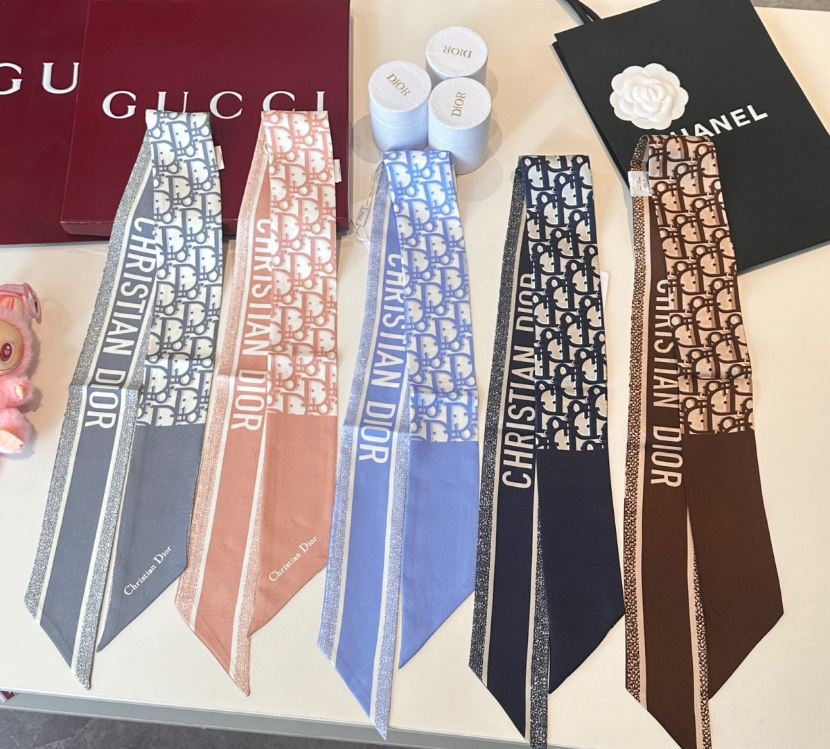 NO:921360,If you know the stuff, Dior 100% twill silk presbyopia fashionable small ribbons, absolute counter quality, top quality goods, accurate printing with paint, the effect is very good, the so-called classic style, you can close your eyes and enter the series without regrets, small ribbons and headbands are OK, size 6105 scarves, streamers, hair bundles, dior, real silk19860909懂货的来,dior 百分百斜纹真丝老花时髦小丝带,绝对的专柜品质,上等的好货 涂料精准印花,效果非常的赞,所谓的经典款,就是闭眼入不后悔系列,小丝带束发带都ok,尺寸6105丝巾,飘带，发束,dior,real silk,accessory