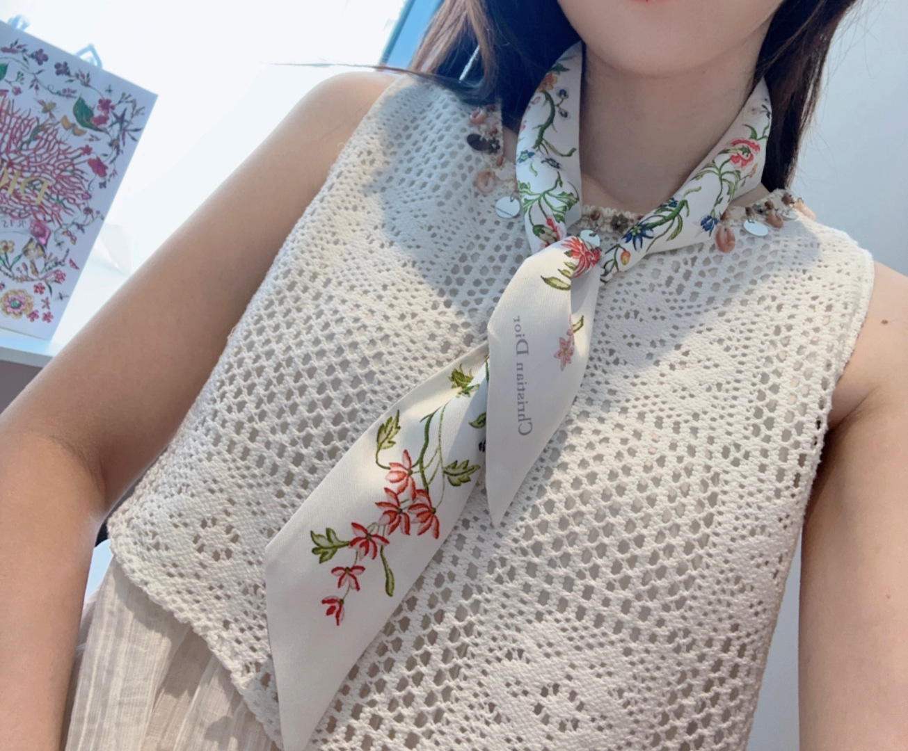 NO:921378,Dior Dior Flower's latest double-layer headband. It really looks better the more you look at it, and it can be used in many ways. It looks stylish no matter how you match it. Super soft 6100 top imported double-layer silk ribbon scarf, ribbon, hair bundle, dior, dior, real silk19860909迪奥Dior花卉最新双层束发带.真心的越看越好看而且多way用法,随便怎么搭配都好有腔调.超级柔软6100顶级进口双层真丝小飘带丝巾,飘带，发束,dior,dior,real silk,accessory
