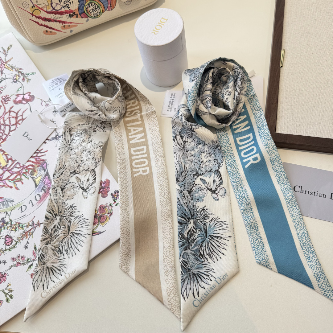 NO:921397,Dior Dior Flower's latest double-layer headband. It really looks better the more you look at it, and it can be used in many ways. It looks stylish no matter how you match it. Super soft 6100 top imported double-layer silk ribbon scarf, ribbon, hair bundle, dior, dior, real silk19860909迪奥Dior花卉最新双层束发带.真心的越看越好看而且多way用法,随便怎么搭配都好有腔调.超级柔软6100顶级进口双层真丝小飘带丝巾,飘带，发束,dior,dior,real silk,accessory