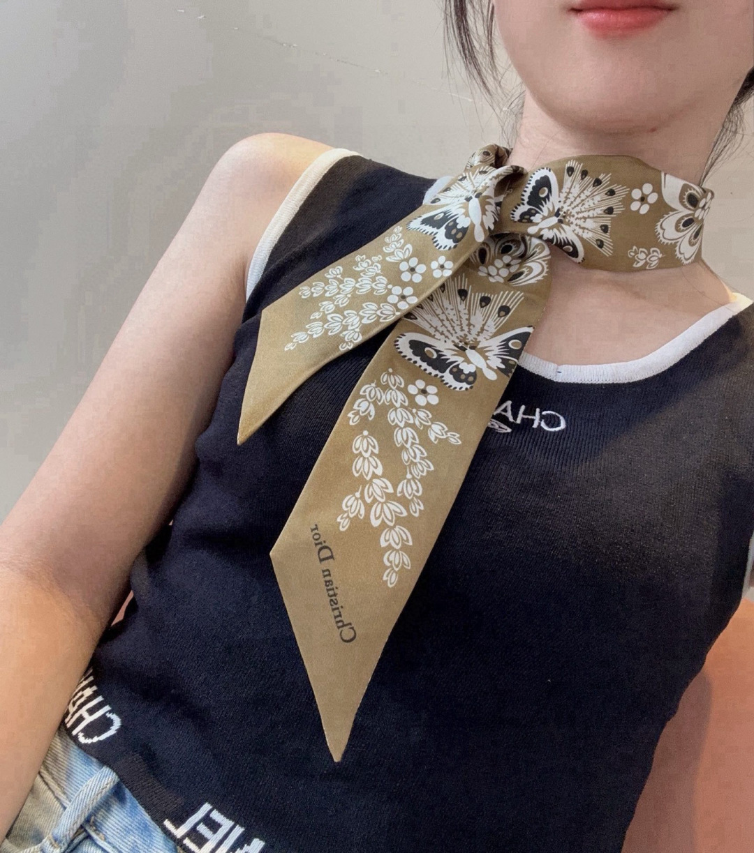 NO:921418,Dior's latest double-layer headband. It really looks better and better and can be used in many ways. It looks stylish no matter how you match it. Super soft 6100 top imported double-layer silk ribbon scarf, ribbon, hair bundle, dior, dior, real silk19860909迪奥Dior最新双层束发带.真心的越看越好看而且多way用法,随便怎么搭配都好有腔调.超级柔软6100顶级进口双层真丝小飘带丝巾,飘带，发束,dior,dior,real silk,accessory