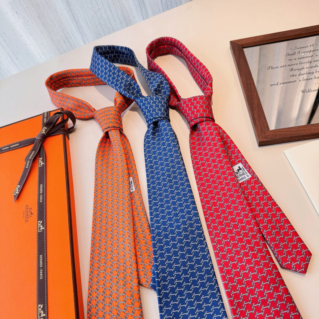 NO:942239,Special Hermès men's new tie series, rare H. Each year, a thousand ties with different prints are released. From the initial geometric patterns to express equestrian activities, now the styles are much richer, with lively animals or daily life objects as the theme, allowing men to fully display their personality. Top-quality twill silk handmade custom ties, ties, hermes, real silk, ties19860909特 爱马仕男士新款领带系列,稀有H家每年都有一千条不同印花的领带面世,从最初的多以几何图案表现骑术活动为主,到如今的款式则丰富得多,以活泼的动物或日常生活 事物为主题,让男士可以充分展示自己个性.顶级斜纹真丝手工定制领带,领带,hermes,real silk,ties,accessory
