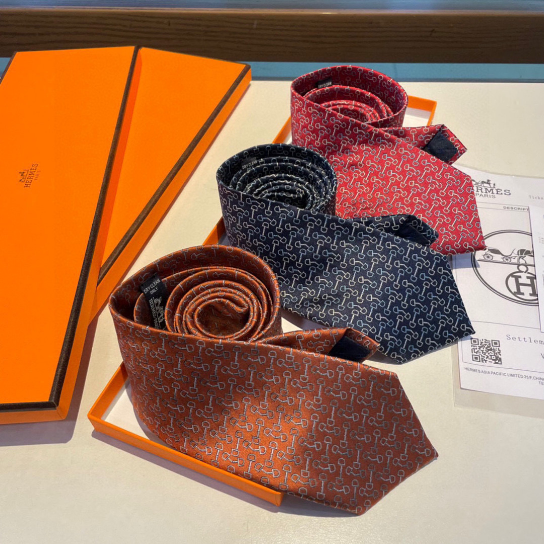 NO:942180,Top counter quality H family men's new tie series, rare H family has a thousand ties with different prints released every year. From the original geometric patterns to express equestrian activities, now the styles are much richer, with lively animals or daily life objects as the theme, allowing men to fully show their personality. Top-quality twill silk + wool lining, handmade customized ties, ties, real silk, ties19860909顶级专柜品质 H家男士新款领带系列,稀有H家每年都有一千条不同印花的领带面世,从最初的多以几何图案表现骑术活动为主,到如今的款式则丰富得多,以活泼的动物或日常生活 事物为主题,让男士可以充分展示自己个性.顶级斜纹真丝+羊毛内里,手工定制领带,领带,real silk,ties,accessory
