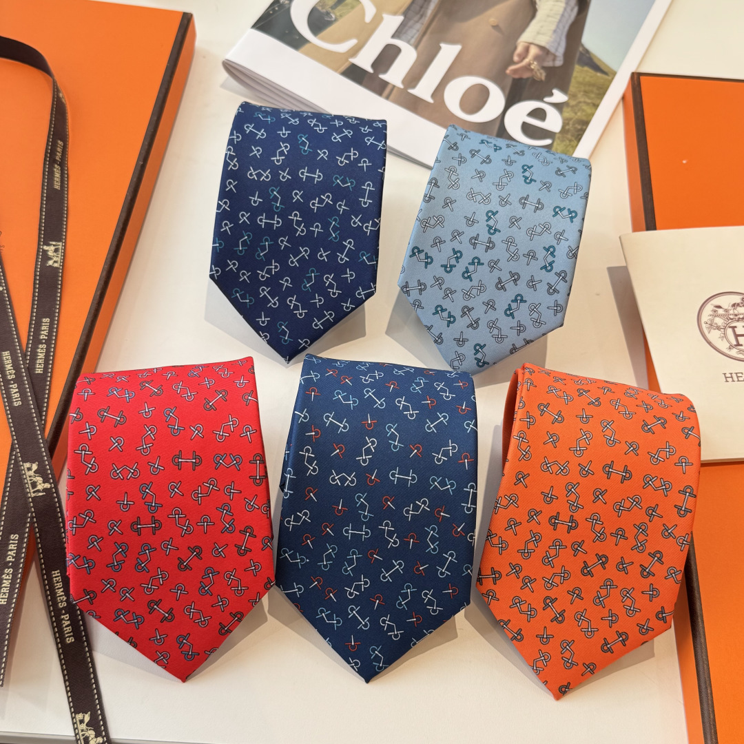NO:942188,Special The tie is an indispensable item in every man's wardrobe and the origin of a story. There is only one rule to enjoy wearing it! Since 1949, Hermès craftsmen in Lyon, France, have carefully crafted Hermès ties with exquisite skills. Designer Philippe Mouquet Made in France. Dimensions: Length 146x Width 7cm Tie, tie, hermes,PHILIPP PLEIN,ties19860909特 领带是每位男士的衣橱中不可或缺的单品,也是一段故事的起源.仅有一条规则享受佩戴它的乐趣! 自1949年以来,位于法国里昂的爱马仕工匠以精湛技艺,精心制作爱马仕领带. 设计师菲利普.穆盖(Philippe Mouquet) 法国制造. 尺寸长146x宽7厘米领带,领带,hermes,PHILIPP PLEIN,ties,accessory
