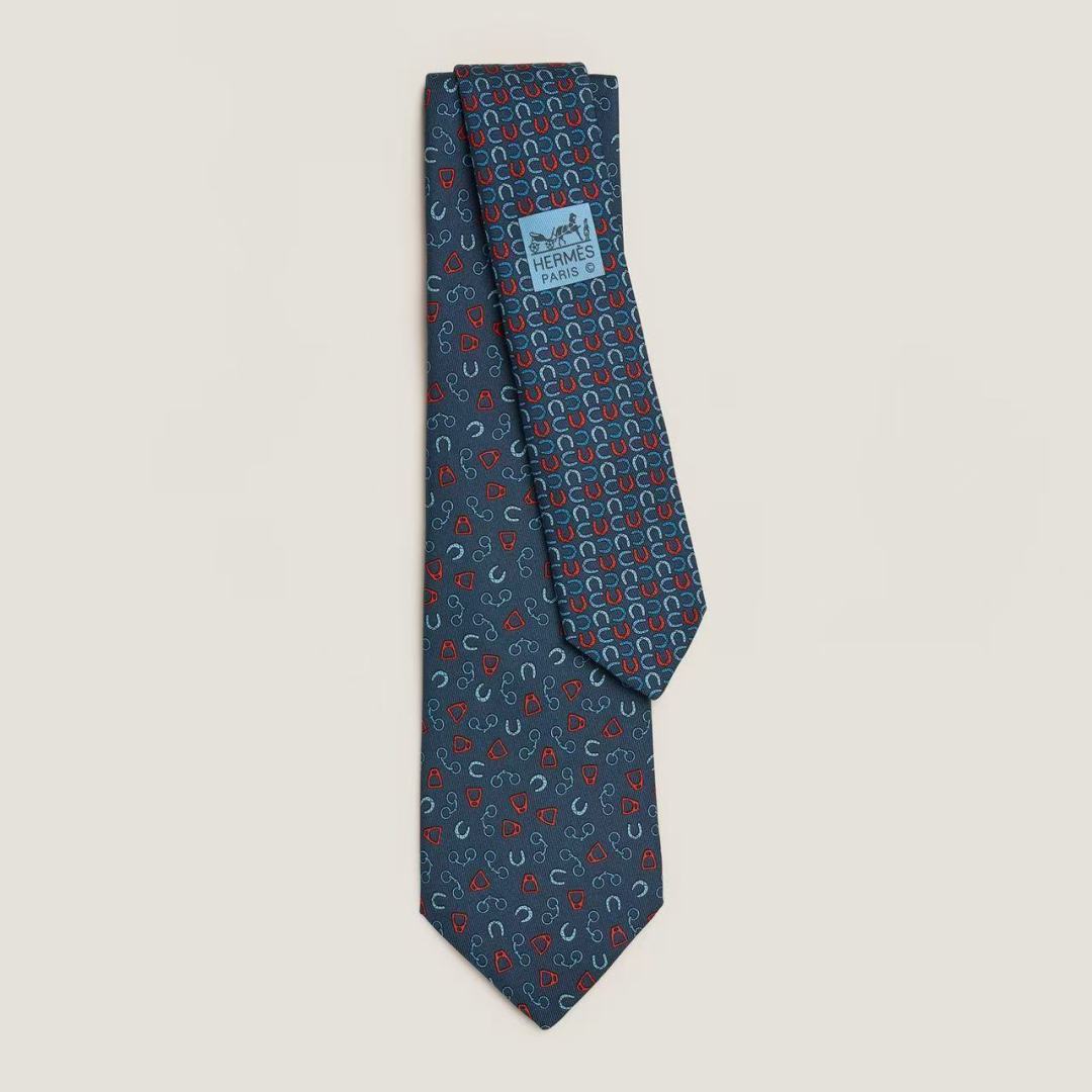 NO:942194,Special Hermès men's new tie series, rare H. Each year, a thousand ties with different prints are released. From the initial geometric patterns to express equestrian activities, now the styles are much richer, with lively animals or daily life objects as the theme, allowing men to fully display their personality. Top-quality twill silk handmade custom ties, ties, hermes, real silk, ties19860909特 爱马仕男士新款领带系列,稀有H家每年都有一千条不同印花的领带面世,从最初的多以几何图案表现骑术活动为主,到如今的款式则丰富得多,以活泼的动物或日常生活 事物为主题,让男士可以充分展示自己个性.顶级斜纹真丝手工定制领带,领带,hermes,real silk,ties,accessory