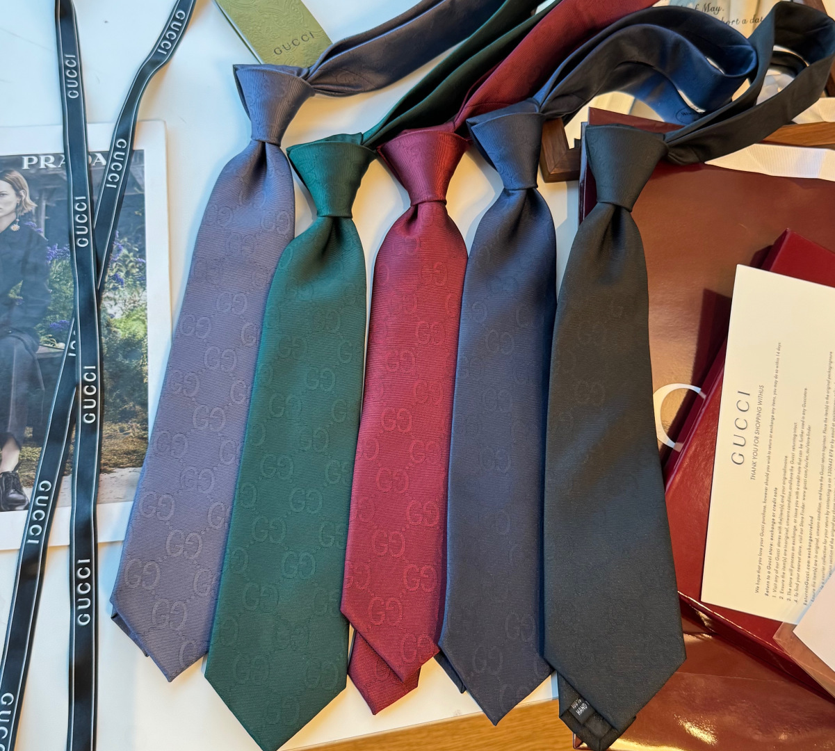 NO:942198,Specially G’s counter new model [GG logo printed tie] men’s tie, rare and classic small G LOGO jacquard, an ideal choice to show exquisite craftsmanship and fashion elegance. This tie perfectly combines the iconic, and is more elegant with fashionable matching techniques. It allows men to fully display their personality. Top-quality jacquard silk handmade custom ties, ties, gucci, real silk, ties19860909特 G家专柜新款【GG标识印花领带】男士领带,稀有采用经典小G LOGO提花展现精湛手工与时尚优雅的理想选择,这款领带将标志性完美的结合,以时尚搭配手法演绎的更显雅致风范.让男士可以充分展示自己个性.顶级提花真丝手工定制领带,领带,gucci,real silk,ties,accessory