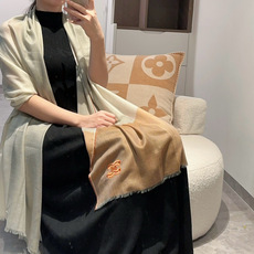 重点推荐!!!高级舒适时髦气质,相信我的就收吧!香奈儿这款触动内心的柔美围巾,无法模仿的颜色和气质!!!围巾光影下还会有 重点推荐!!!高级舒适时髦气质,相信我的就收吧!香奈儿这款触动内心的柔美围巾,无法模仿的颜色和气质!!!围巾光影下还会有