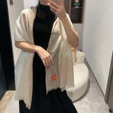重点推荐!!!高级舒适时髦气质,相信我的就收吧!香奈儿这款触动内心的柔美围巾,无法模仿的颜色和气质!!!围巾光影下还会有 重点推荐!!!高级舒适时髦气质,相信我的就收吧!香奈儿这款触动内心的柔美围巾,无法模仿的颜色和气质!!!围巾光影下还会有