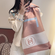 🌹🌹🌹新款coco香奈儿精纺羊绒字母提花围巾🧣时尚大牌风格,做工精致,现货。上身效果超级棒。送礼自用超高性价比。size 🌹🌹🌹新款coco香奈儿精纺羊绒字母提花围巾🧣时尚大牌风格,做工精致,现货。上身效果超级棒。送礼自用超高性价比。size