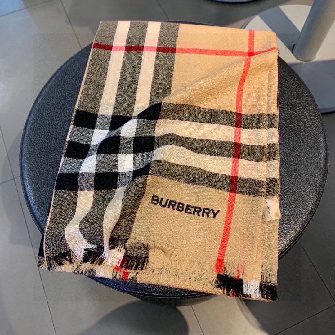 😘😘【徽标格纹】羊绒长巾⚜️bur殿堂级御用推荐❗️出口英国的订单！最新经典混纺系列。来的太是时候了❗️非常适合春秋及空