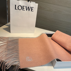 上新!Loewe · 罗意威️难得一见的温柔配色,低调又不失优雅❗️】重点推荐❗️双面配色,一条围巾两种风格搭配,高级舒 上新!Loewe · 罗意威️难得一见的温柔配色,低调又不失优雅❗️】重点推荐❗️双面配色,一条围巾两种风格搭配,高级舒