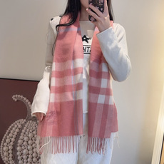 🆕 ✨✨Burberry · 巴宝莉双面围巾❗好看的要疯掉了,太有型太有魅力了❗❗非常斯文时尚的秋冬单品!真的很喜欢,非 🆕 ✨✨Burberry · 巴宝莉双面围巾❗好看的要疯掉了,太有型太有魅力了❗❗非常斯文时尚的秋冬单品!真的很喜欢,非