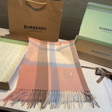 🆕 ✨✨Burberry · 巴宝莉双面围巾❗好看的要疯掉了,太有型太有魅力了❗❗非常斯文时尚的秋冬单品!真的很喜欢,非 🆕 ✨✨Burberry · 巴宝莉双面围巾❗好看的要疯掉了,太有型太有魅力了❗❗非常斯文时尚的秋冬单品!真的很喜欢,非