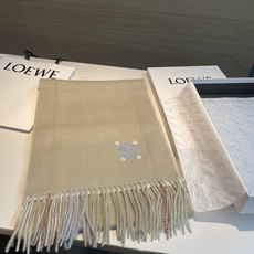 🆕 上新!Loewe · 罗意威️难得一见的温柔配色,低调又不失优雅❗️】重点推荐❗️双面配色,一条围巾两种风格搭配, 🆕 上新!Loewe · 罗意威️难得一见的温柔配色,低调又不失优雅❗️】重点推荐❗️双面配色,一条围巾两种风格搭配,