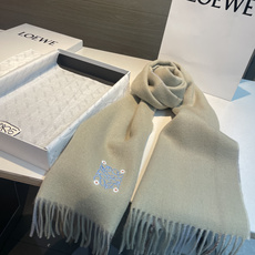 🆕 上新!Loewe · 罗意威️难得一见的温柔配色,低调又不失优雅❗️】重点推荐❗️双面配色,一条围巾两种风格搭配, 🆕 上新!Loewe · 罗意威️难得一见的温柔配色,低调又不失优雅❗️】重点推荐❗️双面配色,一条围巾两种风格搭配,